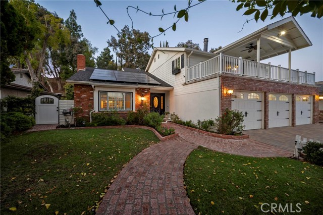 Detail Gallery Image 4 of 55 For 17101 Gledhill St, Northridge,  CA 91325 - 5 Beds | 3/1 Baths