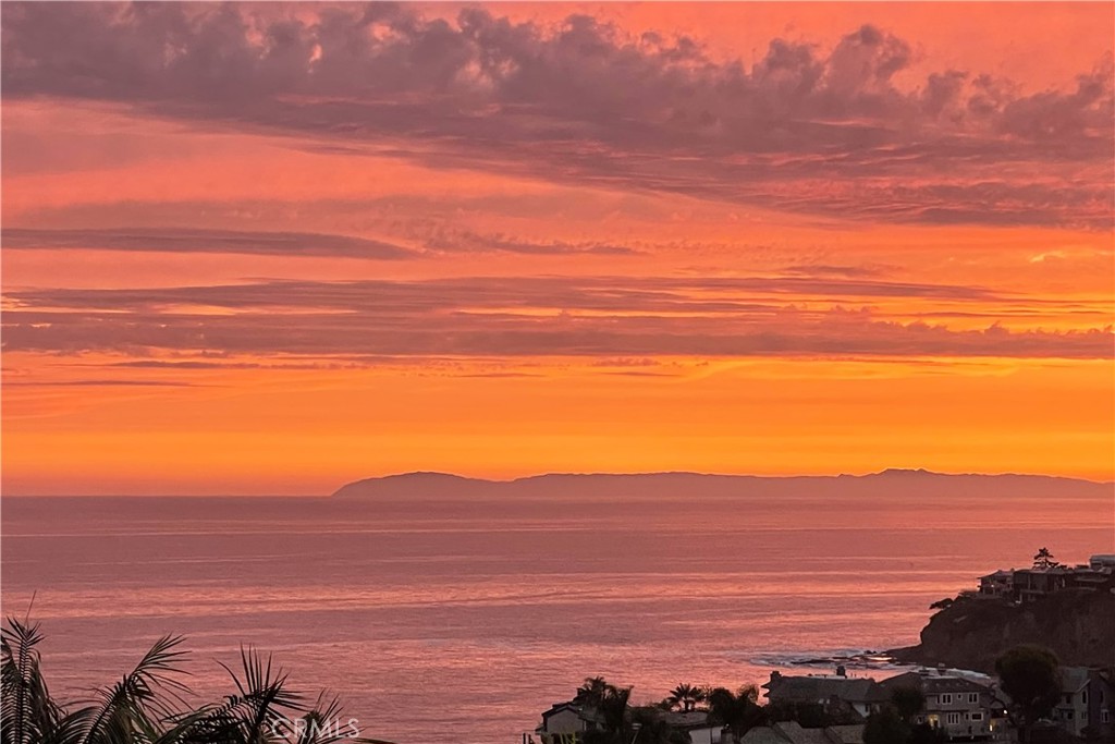 https://media.crmls.org/medias/6b7746af-636a-4880-bc72-beb919d8037e.jpg?preset=X-Large