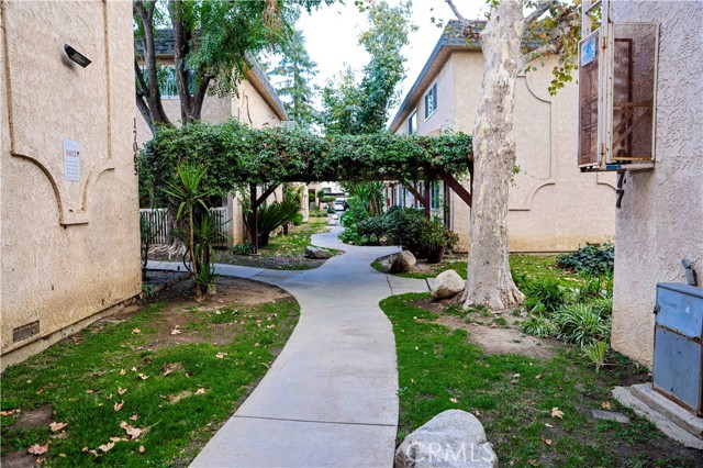 Detail Gallery Image 3 of 13 For 17151 Roscoe Bld #9,  Northridge,  CA 91325 - 2 Beds | 2 Baths