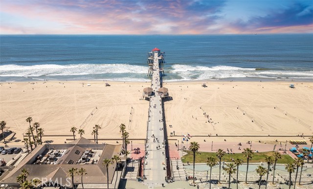 6615 Feather Drive, Huntington Beach CA: https://media.crmls.org/medias/6b78ef47-8ac5-422f-ba7b-78f5b4c9c7d4.jpg