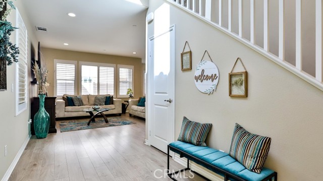 Detail Gallery Image 5 of 45 For 4693 Holly Ave, Long Beach,  CA 90805 - 3 Beds | 2/1 Baths