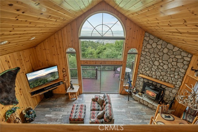Detail Gallery Image 9 of 27 For 2477 Spring Oak Dr, Running Springs,  CA 92382 - 3 Beds | 3 Baths