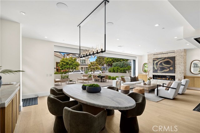 516 Larkspur Avenue, Corona del Mar CA: https://media.crmls.org/medias/6b798ccd-9942-4f01-8e67-fff06de7a919.jpg