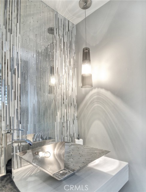 214 1/2 Marguerite Avenue, Corona del Mar CA: https://media.crmls.org/medias/6b7cc7dd-807d-4725-a8fe-fd5efd18fada.jpg