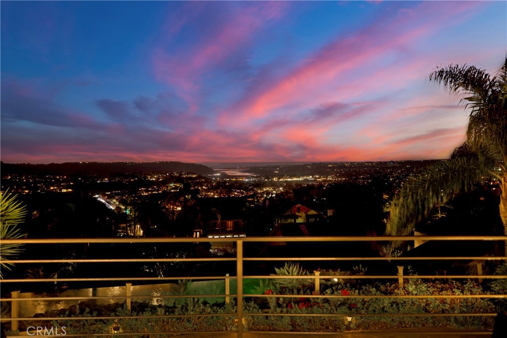 https://media.crmls.org/medias/6b7daf46-228d-4a36-98e7-7cc5388ad06d.jpg?preset=X-Large