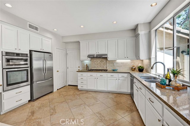 Detail Gallery Image 8 of 24 For 2516 Lewis Dr, Tustin,  CA 92782 - 3 Beds | 2/1 Baths