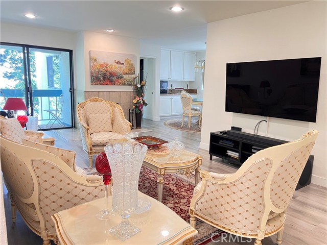 Detail Gallery Image 5 of 35 For 15335 Magnolia #215,  Sherman Oaks,  CA 91403 - 3 Beds | 2 Baths