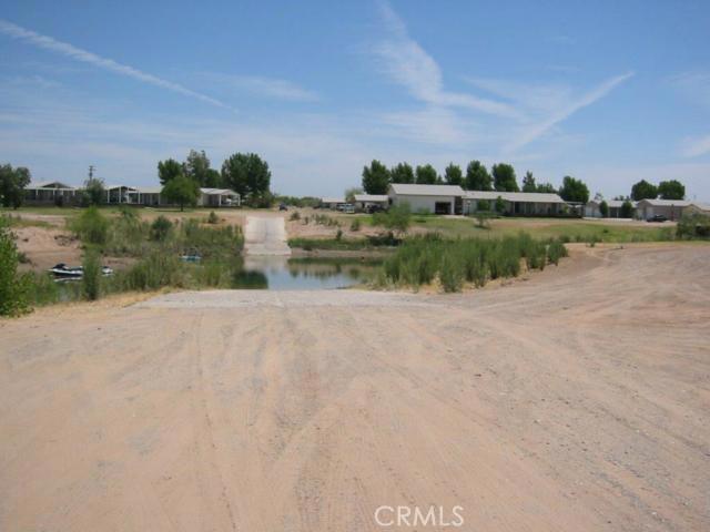 220 Colorado River Drive, Blythe CA: https://media.crmls.org/medias/6b804eab-394a-4e22-88ae-254c6dd02b0c.jpg