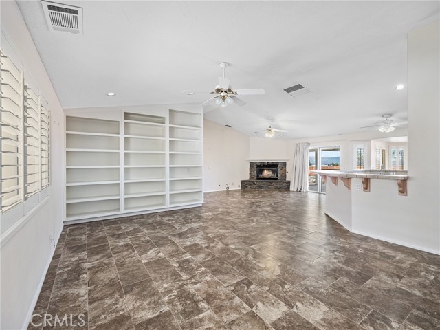 Detail Gallery Image 3 of 57 For 16992 Joshua, Apple Valley,  CA 92307 - 5 Beds | 4 Baths