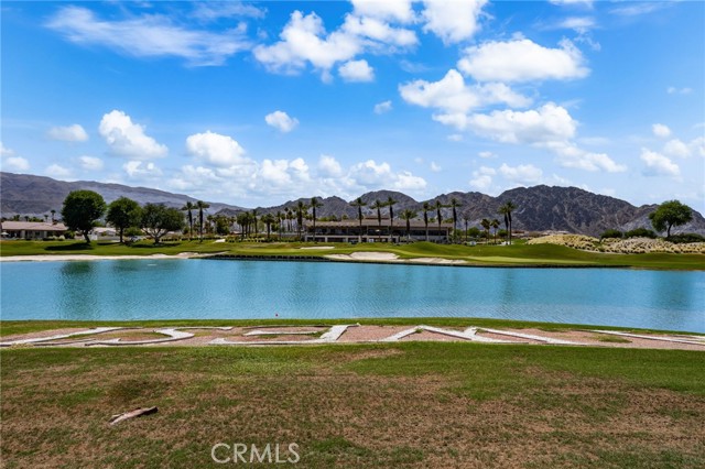 56102 Baltusrol, La Quinta CA: https://media.crmls.org/medias/6b80e32f-51cd-4607-81e6-d2f2044fd7b8.jpg