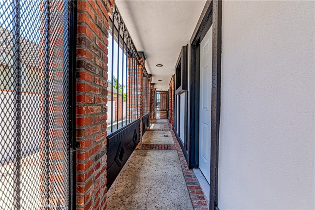 5334 S Victoria Avenue, Los Angeles CA: https://media.crmls.org/medias/6b8283ed-9a49-4ea8-961e-43cfa4940e05.jpg