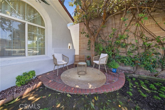 Detail Gallery Image 3 of 40 For 1572 S Ridgeley, Los Angeles,  CA 90019 - 4 Beds | 3 Baths