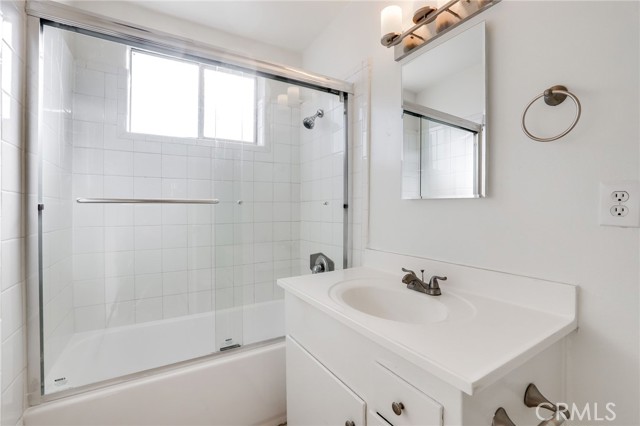 Detail Gallery Image 9 of 16 For 3430 Elm Ave #10,  Long Beach,  CA 90807 - 2 Beds | 1/1 Baths