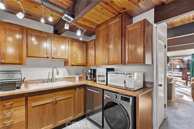 Detail Gallery Image 10 of 30 For 189 Moreno Lane, Sugarloaf,  CA 92386 - 2 Beds | 1 Baths