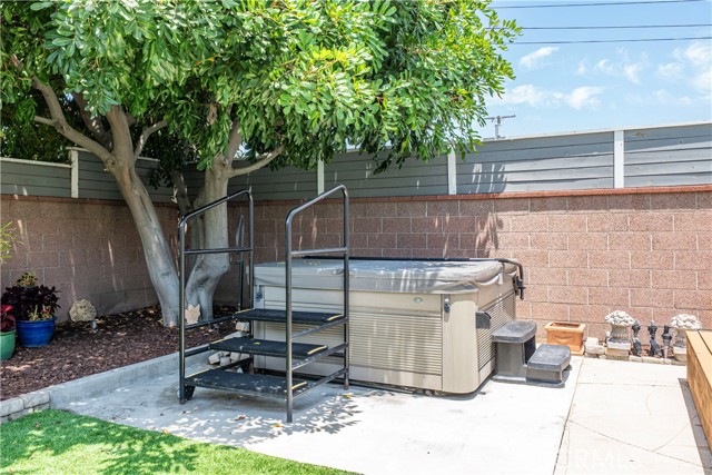 2325 Golden Avenue, Long Beach CA: https://media.crmls.org/medias/6b8409cf-10f3-44d1-8d36-83468fd9dd18.jpg