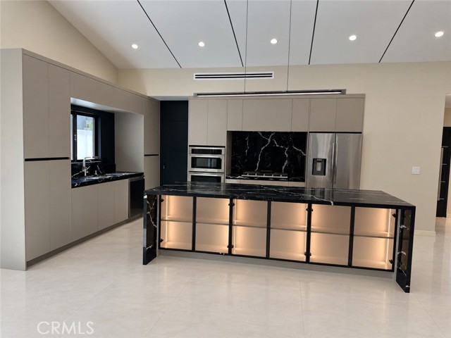 5100 Fallbrook photo 24