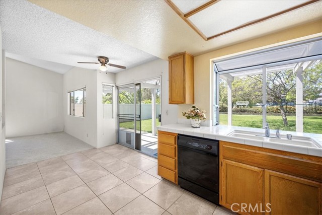 41880 Humber Dr., Temecula CA: https://media.crmls.org/medias/6b85d5d9-449e-43a0-9e24-cc64670599d6.jpg
