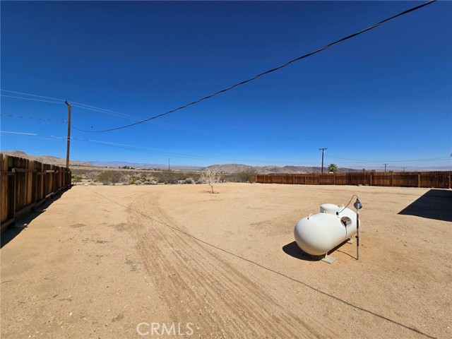 7050 Ivanpah Avenue, 29 Palms CA: https://media.crmls.org/medias/6b85d807-07b0-461f-812f-426e064dce75.jpg