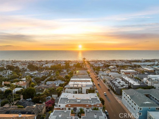 Detail Gallery Image 33 of 40 For 708 Manhattan Beach Bld, Manhattan Beach,  CA 90266 - 2 Beds | 3 Baths