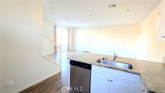 Detail Gallery Image 9 of 30 For 5930 Ginger Dr, Corona,  CA 92880 - 3 Beds | 2/1 Baths