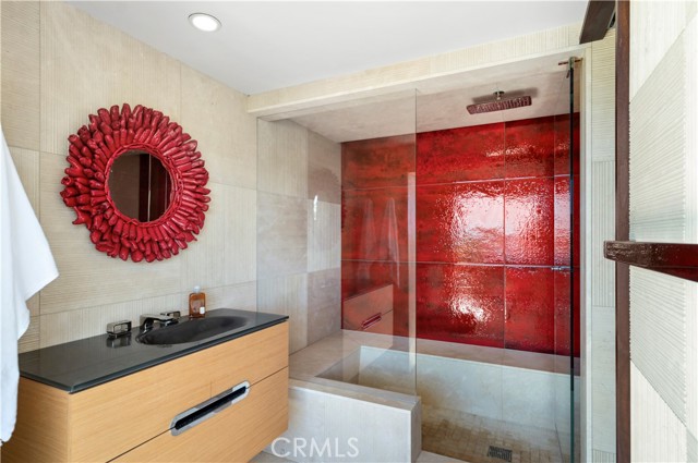 88 Emerald, Laguna Beach CA: https://media.crmls.org/medias/6b861ed3-dbb0-4f8a-b272-6891d4e9675f.jpg