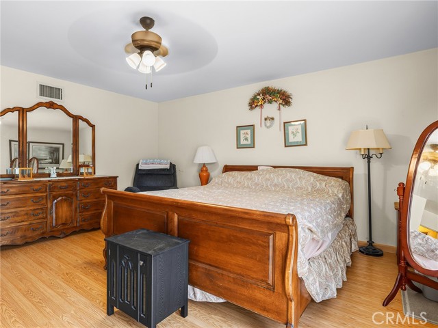 10634 Deering Avenue photo 27