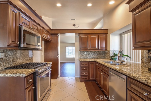 Detail Gallery Image 6 of 33 For 16820 Mediterranean Dr, Moreno Valley,  CA 92551 - 3 Beds | 2 Baths