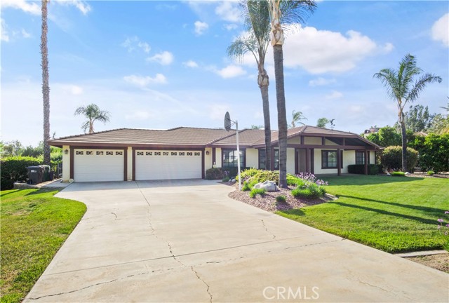 Photo of 27319 Tierra Verde Drive, Hemet, CA 92544