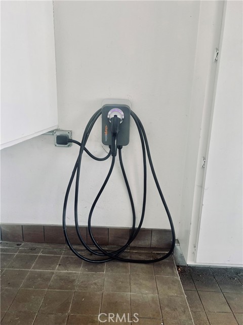 1856 9th Street, Manhattan Beach CA: https://media.crmls.org/medias/6b876f01-06c1-4ed9-aad9-327a74496ca8.jpg