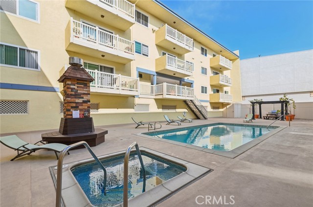 1707 Pacific Coast Highway, Hermosa Beach, California 90254, 2 Bedrooms Bedrooms, ,2 BathroomsBathrooms,Residential,Sold,Pacific Coast Highway,SB24105378