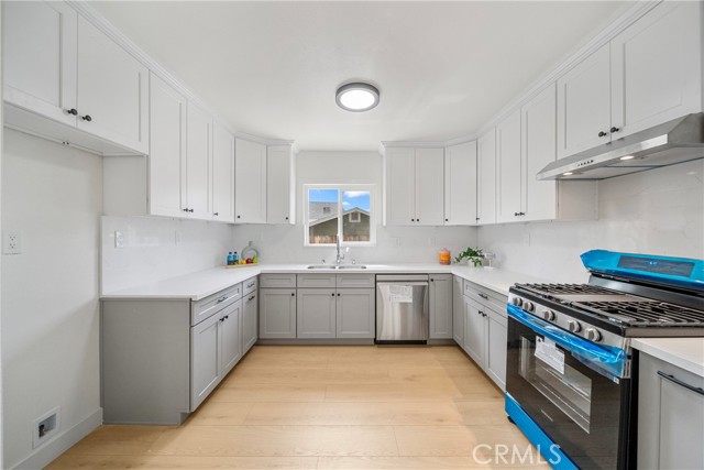 Detail Gallery Image 10 of 26 For 2035 Las Colinas Ave, Los Angeles,  CA 90041 - 4 Beds | 2 Baths