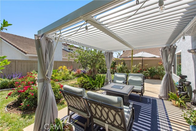 18 Hazelnut, Irvine CA: https://media.crmls.org/medias/6b885739-d8f2-4b18-be62-9b876fa0813f.jpg