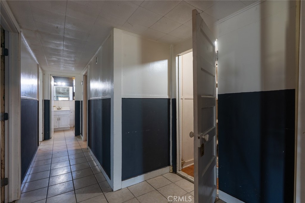 https://media.crmls.org/medias/6b886555-29d7-47f8-9040-e5b148b03bae.jpg?preset=X-Large