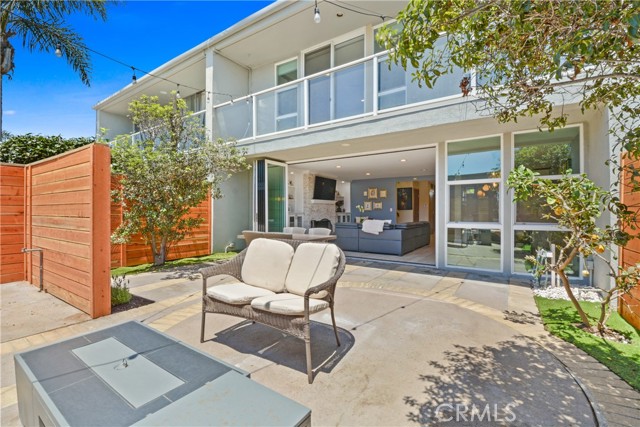 4062 Aladdin Drive, Huntington Beach CA: https://media.crmls.org/medias/6b889a61-60dc-4a13-9a75-b6511ea237c1.jpg