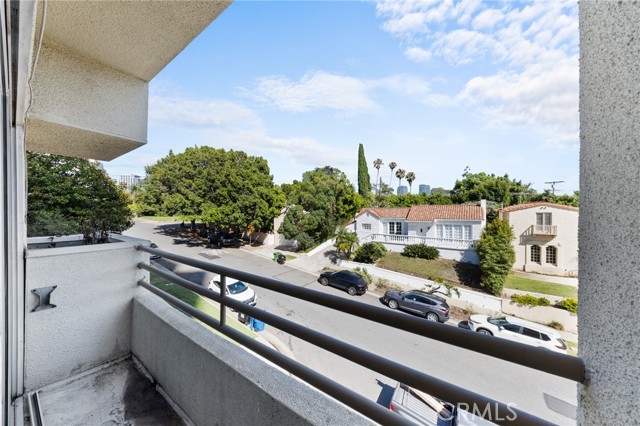 Detail Gallery Image 19 of 21 For 10475 Ashton Ave #301,  Los Angeles,  CA 90024 - 2 Beds | 3 Baths