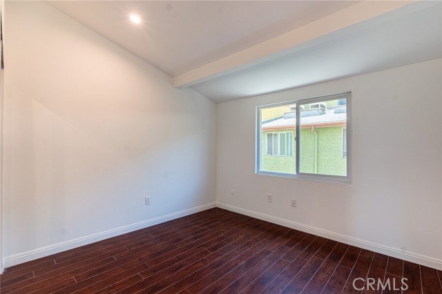 Detail Gallery Image 12 of 21 For 6155 Reseda Blvd #4,  Tarzana,  CA 91335 - 3 Beds | 2 Baths