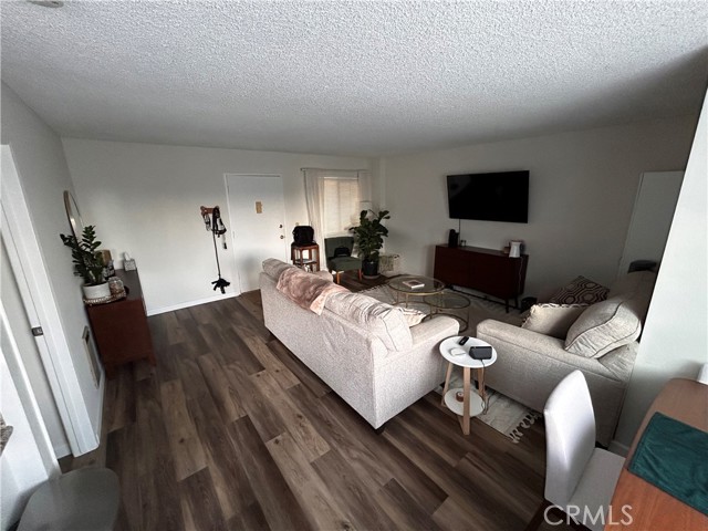 Detail Gallery Image 2 of 6 For 2121 Pacific Coast Highway #UNIT 3,  Hermosa Beach,  CA 90254 - 1 Beds | 1 Baths