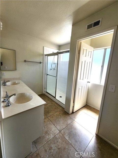 950 La Palma Circle, Corona CA: https://media.crmls.org/medias/6b8c00b7-23ed-4529-8c81-a4d246e32a8a.jpg