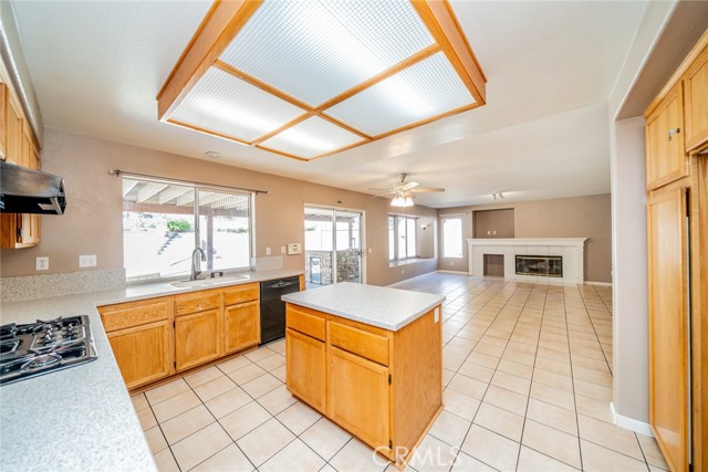 Detail Gallery Image 12 of 36 For 29429 Sunharbor Ct, Lake Elsinore,  CA 92530 - 5 Beds | 3 Baths