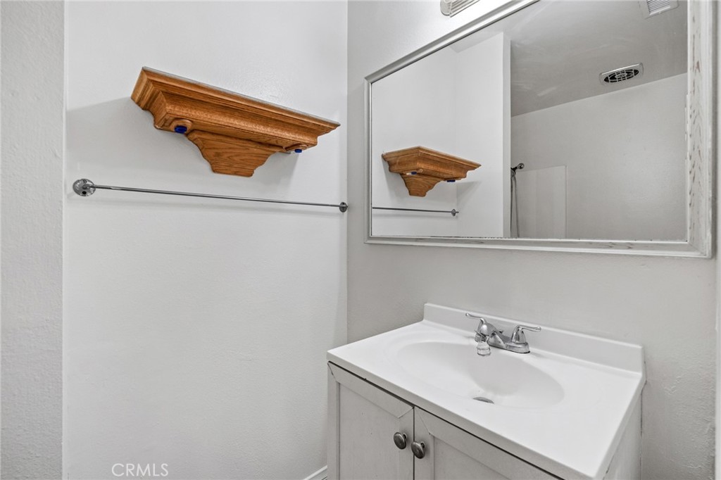 https://media.crmls.org/medias/6b8dd4bd-65d9-4b69-9487-c0c948f78b85.jpg?preset=X-Large