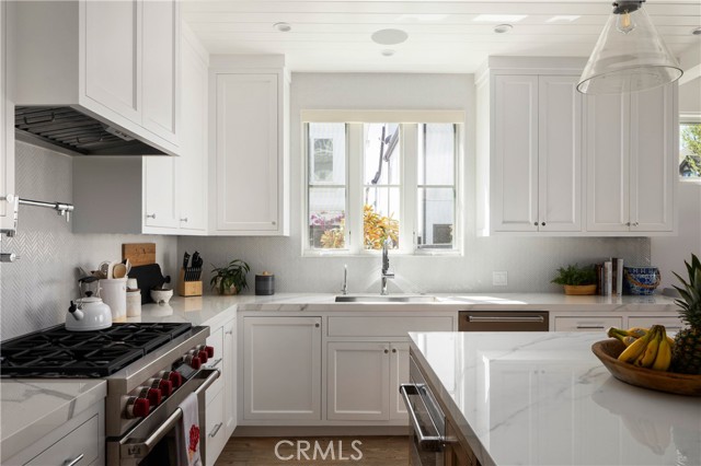 Detail Gallery Image 10 of 65 For 400 40th Street, Newport Beach,  CA 92663 - 7 Beds | 6/2 Baths