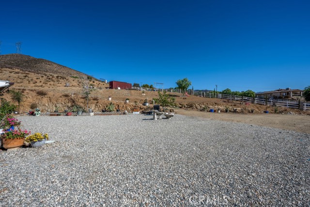 9555 1/2 Hierba Road, Agua Dulce CA: https://media.crmls.org/medias/6b8e302a-40cf-4031-a48f-9e65a2e1c92c.jpg