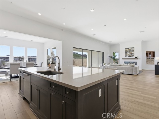 Detail Gallery Image 10 of 36 For 24150 W Corte Zafiro, Valencia,  CA 91354 - 4 Beds | 4/1 Baths