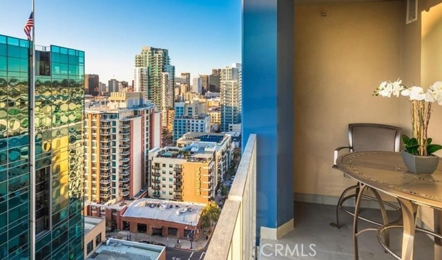 Detail Gallery Image 5 of 17 For 321 10th Ave. #1908,  San Diego,  CA 92101 - 2 Beds | 2 Baths