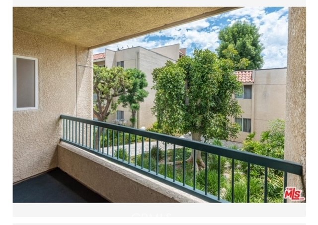 Detail Gallery Image 15 of 17 For 18307 Burbank Bld #68,  Tarzana,  CA 91356 - 2 Beds | 2 Baths