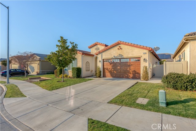 Detail Gallery Image 3 of 67 For 10010 Besancon Way, Bakersfield,  CA 93306 - 2 Beds | 2 Baths