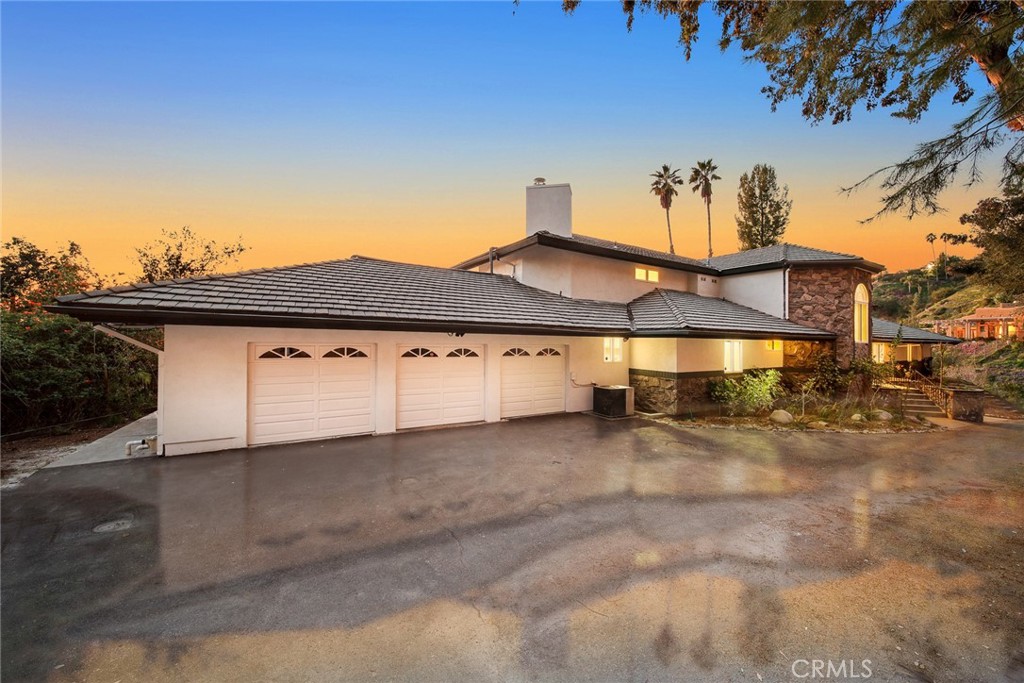 2070 Kinclair Drive, Pasadena, CA 91107