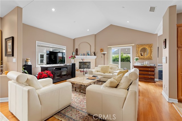 Detail Gallery Image 10 of 43 For 211 S Francisca, Redondo Beach,  CA 90277 - 4 Beds | 3 Baths