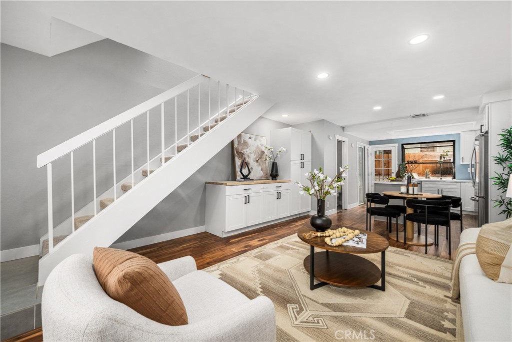 2061 Chatsworth - photo 11