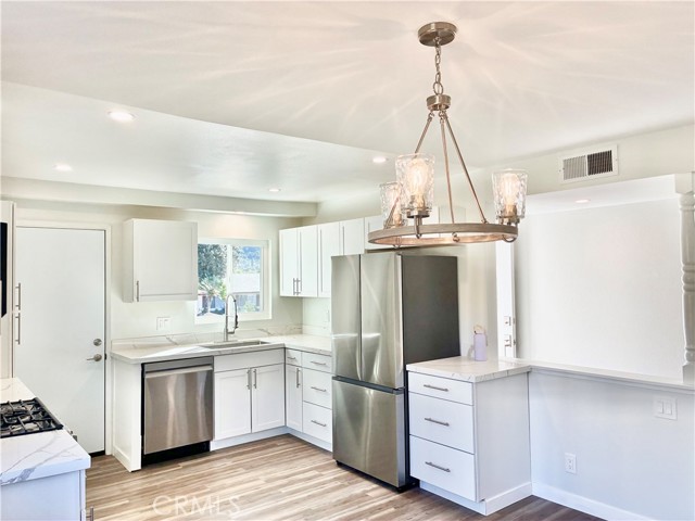 Detail Gallery Image 4 of 21 For 75 Maxine Ave, Oak View,  CA 93022 - 4 Beds | 2 Baths